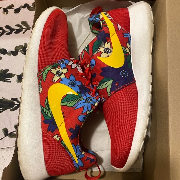 Women’s Nike Roshe One Print - Picture 1 of 5